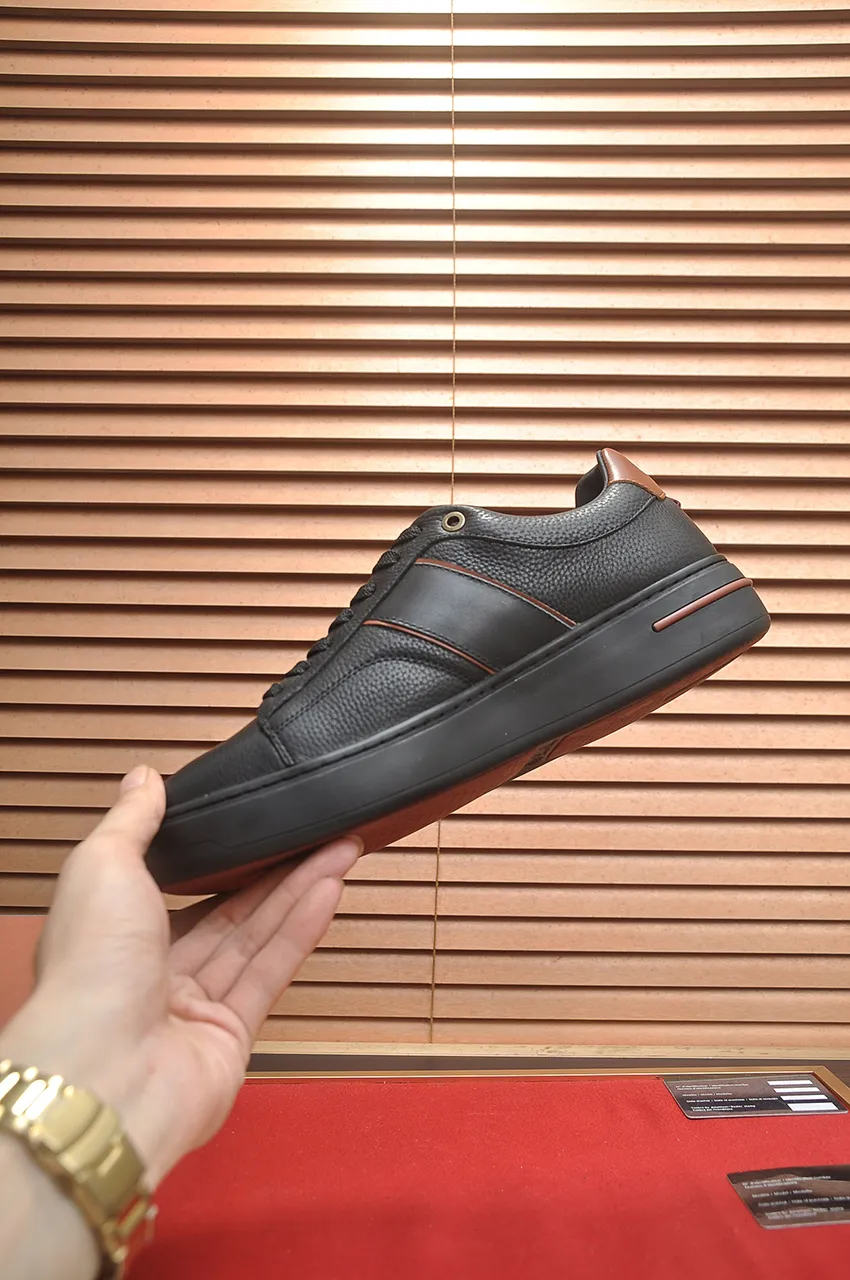 Men's men's shoes 💰580💶[𝐥𝐨𝐫𝐨 𝐏𝐢𝐚𝐧𝐚] lp classic loafers, an Italian treasure brand, the only brand that can match Hermès! Only after wearing it do we realize that we cannot let down our feet. The upper is imported cashmere, the lining of water-dyed cowhide ➕ the cowhide feet, the official original glass rubber outsole, and the pendant. Exclusive original packaging (tag ➕ brand paper ➕ outer box ➕ hand bag) code number: 38-46 (45 46 customized)